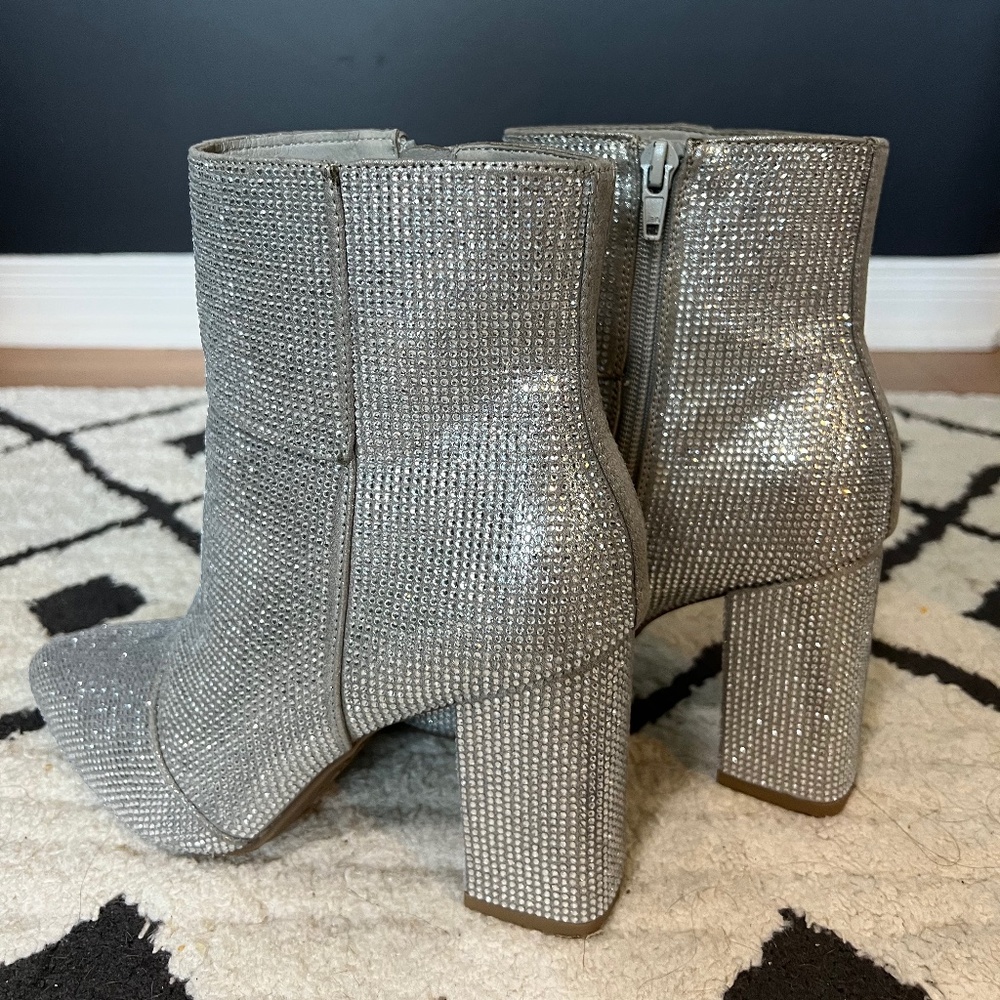 Steve Madden Silver Sparkle Ankle Booties – Size 7